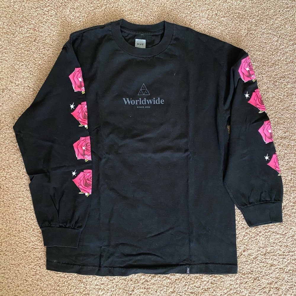 black crew neck w rose detail on sleeves